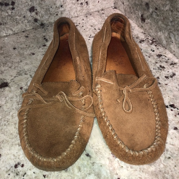 Minnetonka Real Leather Moccasin - Picture 1 of 3